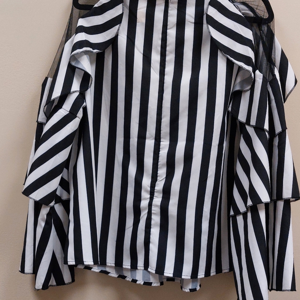 NWT WOWO BLACK AND WHITE PLUS TOP 1X